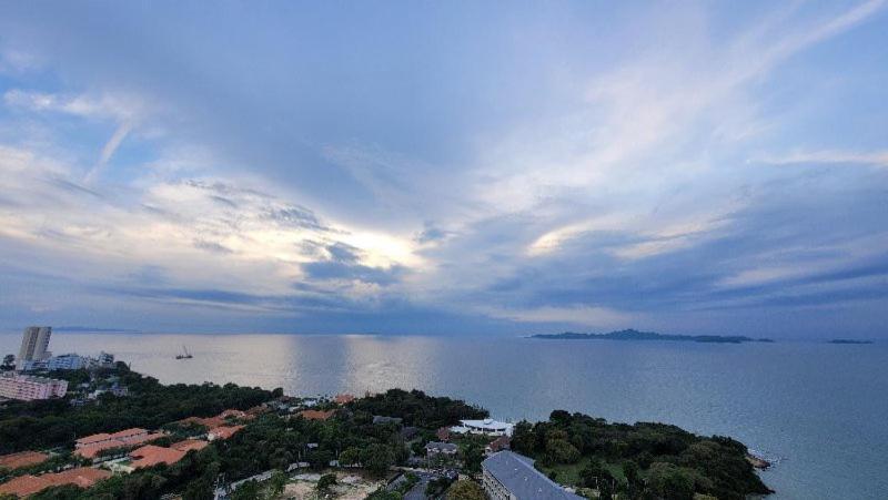 The Andromeda Condominium Seaview Pattaya Exterior foto